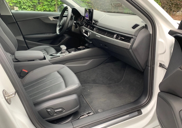 Audi A4 cena 115000 przebieg: 28000, rok produkcji 2021 z Kraków małe 137